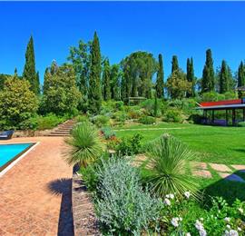 5 bedroom villa with pool and tennis court near San Gimignano, sleeps 10